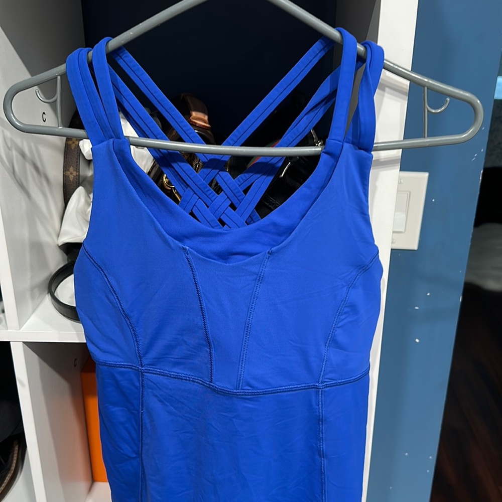 Lululemon size 6